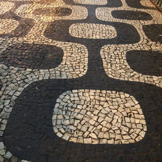 REVESTIMENTO CALÇADA PORTUGUESA PRETA