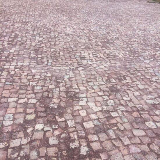 REVESTIMENTO CALÇADA PORTIGUESA ROXA OU VINHO